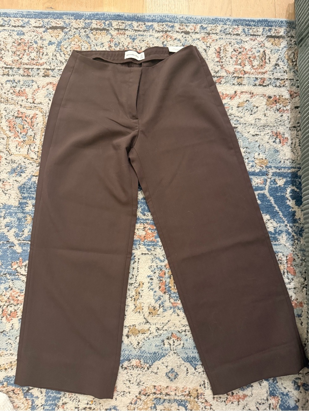 Abercrombie & Fitch Clean Waist Low Rise Tailored Wide Leg Pant in dark brown - Picture 3 of 6